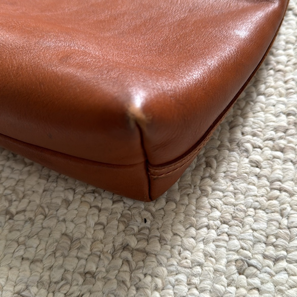 Madewell Transport Tote Small - vegan leather, tan - Picture 4 of 15